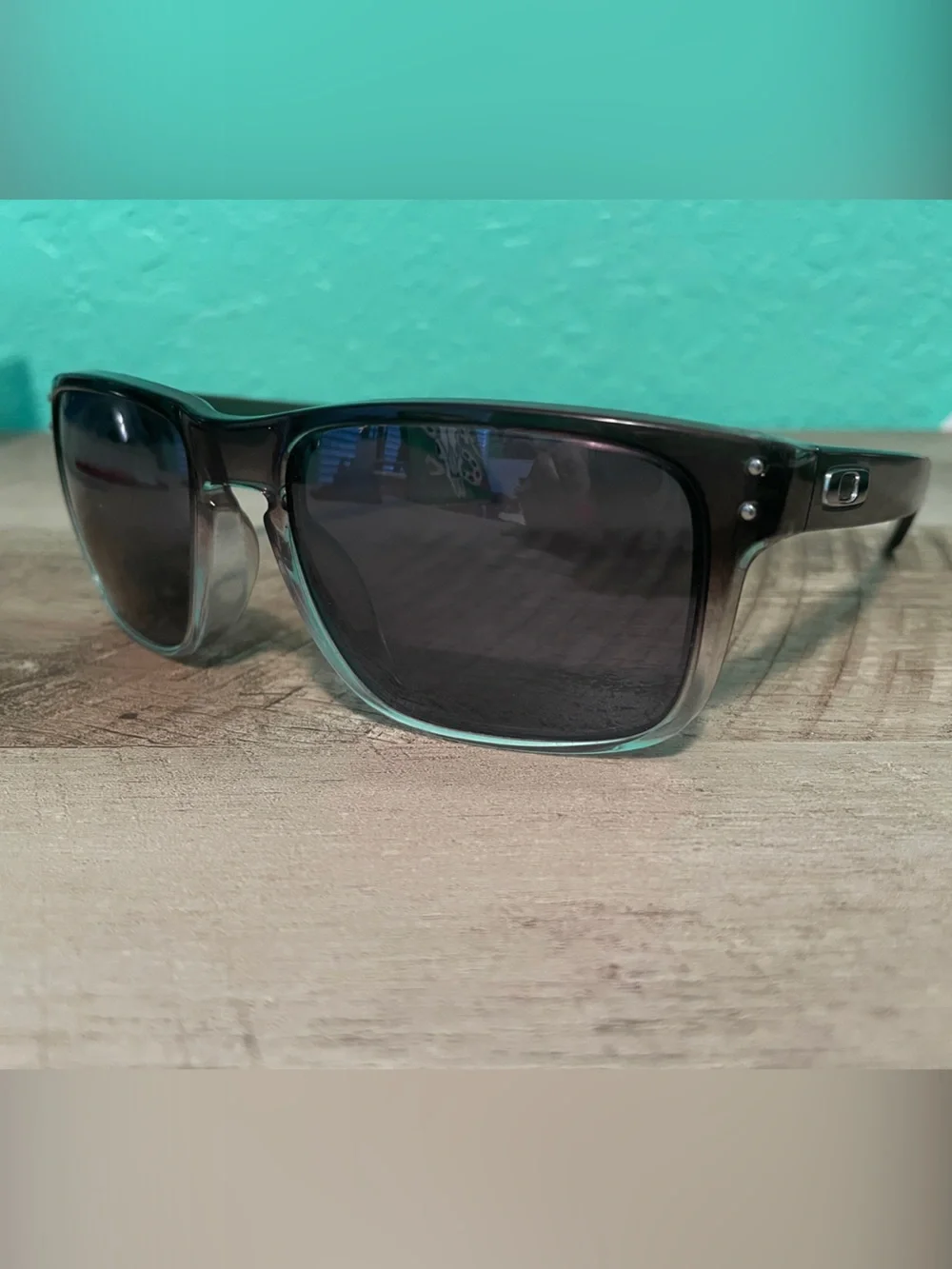 Oakley Holbrook ombré Men's Black Polarized Sunglasses
